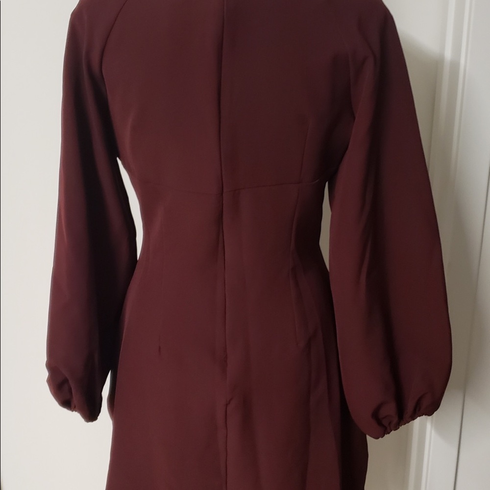 Dress. - Picture 2 of 4
